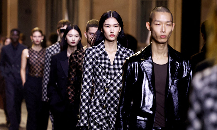 Ami met à jour ses styles bourgeois pour son défilé d’automne à la Fashion Week de Paris
